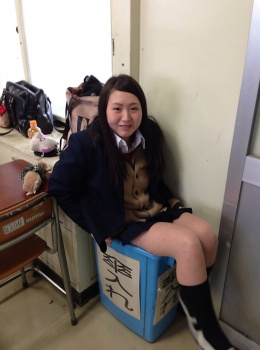 【JKおふざけエロ画像】学校内で女子校生たちが撮った悪ノリ写真…生々しい感じがぐうシコｗｗｗの画像