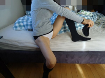 【家庭内盗撮エロ画像】自宅で寛ぐ無防備な素人女性…このシチュエーションが堪らないｗｗｗの画像