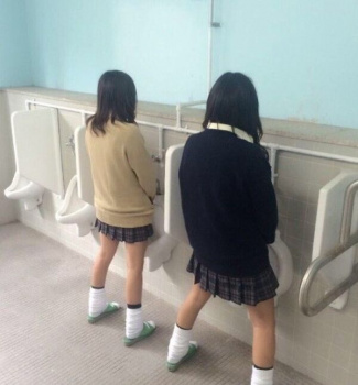 【JKおふざけエロ画像】女子校生たちの悪ノリ度が想像以上に面白くてまとめてみたｗｗｗの画像