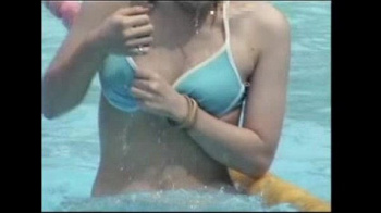 ＃盗撮動画＃ポロリンハプニングを楽しみにプールにやって来るビキニ娘と撮り師ｗの画像