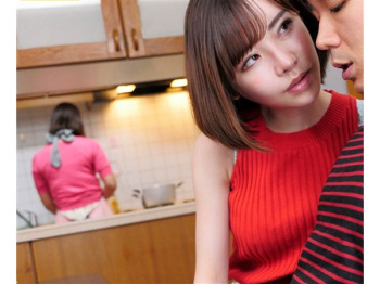 『深田えいみ』彼女と勘違いして即ハメしちゃったら実はそっくりのお姉さんだった!?性欲に火がついたお姉さんは妹がいるのにも関わらず誘惑してきちゃう♡の画像
