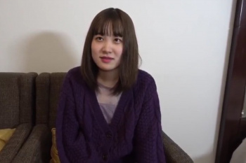 【無修正シロウト動画】紫のワントーンコーデがお洒落で笑顔がステキなシロウト女子！第一弾！オレンジマスクマンとＳＥＸ撮影開始！黒下着が大人っぽいぞぉぉ！の画像