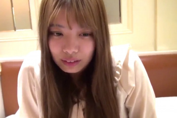 【無修正シロウト動画】気だるそうで静かな佇まいのガーリーシロウト女子が、ホテルで電マをクリに当てながら挿入をされて本気で感じてる！第二弾フェラ抜き編！の画像