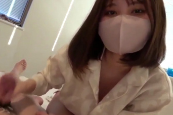 【無修正シロウト動画】複合型日帰り温泉施設？でイチャ✕２したりビジホ風ルームでハメてセックスしたり手コキで抜いてもらったり全部裏山！しかも非道男子！！の画像