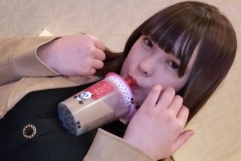 【無修正シロウト動画】タピオカジュース飲んで登場する爆乳Ｊカップシロウト女子！ポチャ好きにはたまらない体型！最後はやっぱり生中出しだ！！乳輪◎ 服装◎の画像
