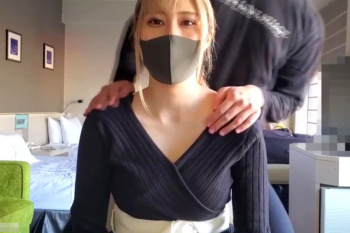 【無修正シロウト動画】黒ニットワンピを着たシロウト金髪ギャルとハメ撮り！パイパンお○んこ丸見え！最後はやっぱり生中出し！最後マスクも外すぞ〜！胸出し△の画像