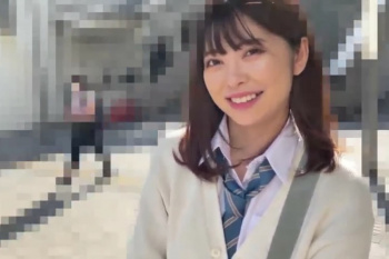 【シロウト動画】駅前で待ち合わせ可愛い制服シロウト女子とホテルへ直行！前編！目鼻立ちハッキリしていてモテそう！足が細くてミニスカよく似合う！ローター◎の画像
