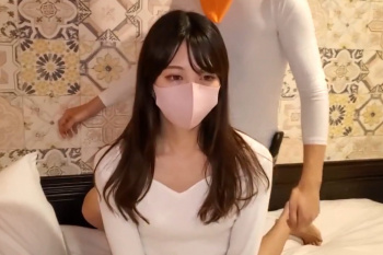 【無修正シロウト動画】芸能人モデル級の細身色白シロウト美人女子をハメ撮り！うつろな目をしたままお人形のような佇まい。こんな子がどうしてこんな作品に前編の画像