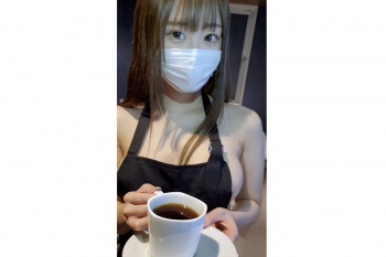 【無修正シロウト動画】私服姿の可愛らしいシロウト女子をハメ撮り！裸にしてまず一回！裸エプロンにしてもう一回！中出しを二発する所業！推定Ｄカップ美乳◎の画像