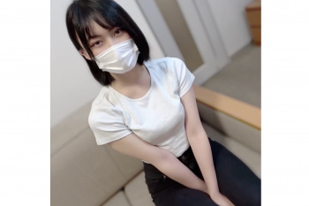 【無修正シロウト動画】足長く見える黒スボンを履く黒髪シロウト女子をハメ撮り！敏感な反応に興奮！続き後半パイパンでよく見える生中出し！喘ぎ声◎大尻◎の画像