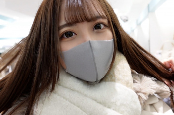 【無修正シロウト動画】目パッチリ冬服白コートが似合う可愛いＳ級シロウト女子ハメ撮り！クビレあるスタイル抜群ボディに大興奮！最後はパイパン生中出し！！の画像