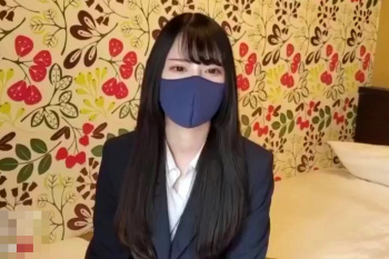【無修正シロウト動画】販売元削除済！綺麗なロング黒髪社会人スーツ姿シロウト女子ハメ撮り！最後やっぱり生中出し！パンスト手コキもあるぞ！手で顔を隠す◎の画像