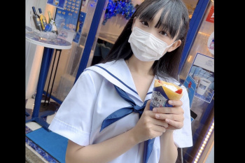 【無修正シロウト動画】キタ合法ロリ！白＆紺色夏服セーラーミニスカ姿シロウト女子ハメ撮り！純粋無垢なピチピチ白肌に興奮！最後はやっぱり生中出し！陰毛◎の画像