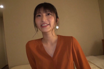 【シロウト動画】欲求不満人妻が撮影参加！目パッチリ流行りの髪型美人が積極的に男性に迫る！最後ゴム中出し＆口内！スタイル◎チャイナ服◎モザイク破壊系◎の画像