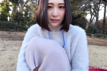 【無修正シロウト動画】公園で戯れた後ホテルでハメ撮りするボブ美髪ＳＳ級シロウト美人！チ◯ポを綺麗な顔で咥える！最後パイパン生中出し！推定Ｅカップ美乳の画像