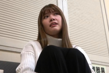 【無修正シロウト動画】栗毛ロングヘア＆ア◯コス吸う可愛い系シロウト女子ハメ撮り！続きの後半最後は生ハメ外出し！リアルな密会をお届けだ！陰毛◎高画質◎の画像