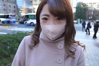 【無修正シロウト動画】厚手冬コート＆ブーツ姿のシロウトお姉さんと野外＆車内前戯楽しんだ後ホテルハメ撮り！熟した身体が一番エロい！最後生中出し２発だ！の画像