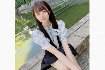 【無修正エロシロウト動画】ゆるふわ可愛いデート服で公園デートしながらイタズラされる白肌シロウト女子！車内で前戯した後ホテルで本番！最後はやっぱり生中だ！の画像