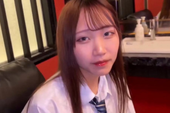 【無修正エロシロウト動画】Ｊ系制服姿１８歳合法ティーン美人女子がひとり暮らしのお金のためハメ撮り裏バイト！半脱ぎのまま挿入たまらん！最後は大量生中出し！の画像