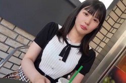 【無修正エロシロウト動画】販売元削除済！横画面！プリーツチェック柄ミニスカ＆かわいいブラウス姿アイドル系黒髪女子ハメ撮り！最後パイパン生中！超接写クパ◎の画像