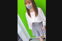 【無修正エロシロウト動画】横画面!ロング茶髪ティーン合法マスク女子と動物カフェデートした後自宅ハメ撮り!続き後半に手で顔隠しモリマンお○んこ挿入丸見え!の画像