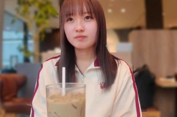 【無修正エロシロウト動画】横画面!高画質!ブカブカデニム&ジャージ姿のロング茶美髪ロリカワ女子と待ち合わせハメ撮り!獣のように喘ぐ!最後は正常位生中だ!の画像