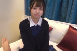 【無修正エロシロウト動画】Ｊ系紺チェ制服リボン姿合法ロリあどけない丸顔女子ハメ撮り！激しく喘ぎながら悶える！最後正常位顔射＆フェラ口内２発！ヌル高画質◎の画像
