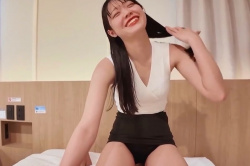 【無修正エロシロウト動画】笑顔が素敵な黒髪ロング細身えちえち制服メンエスセラピスト施術！からのなし崩し本番セックス！続き後半最後は生中出しで決まりだな！の画像