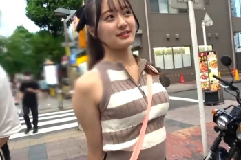 【エロシロウト動画】夏服ヘソ出しノースリーブ＆デニムミニスカ姿で待ち合わせ街デート後エチエチ３ＰするＳＳＳ級モデル女子！続き後半最後は生中出し＆顔射２発の画像