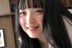 【丸見えエロシロウト動画】白シャツ一枚姿の黒髪ロングぱっつんＳＳＳ級ロリカワ女子ハメ撮り！デカチ○ポをパイパンお○んこ挿入丸見え！高画質◎販売元削除済◎の画像