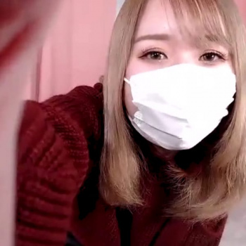 【ライブチャット】可愛い服も気になるし、赤下着も気になるけど、太ももに鳥を飼っているぞ！？ オナ◎の画像