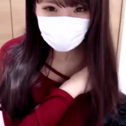 【ライブチャット】恥ずかしいって言えば断れると思ってそうな赤トップス白肌巨乳女子！下着◎ 画質△の画像