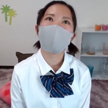 【ライブチャット】制服姿のウレタンマスク女子は脱ぐとワインレッドの大人っぽい下着！少女感パない妹系を楽しめるぞぉぉーー！！高画質◎ Tバック◎ 素朴な子◎の画像