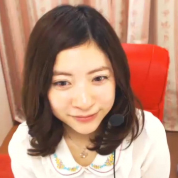 【ライブチャット】激カワ素人女子登場！ブラウスを脱いだら、、凄い！乳輪大きめ推定Ｇカップがたわわにコンニチハしてる！大型電マで乳首当てオナニー開始！の画像
