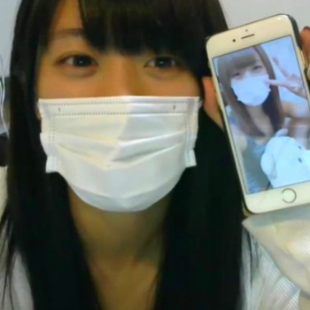 【無修正ライブチャット】褐色肌の黒髮チャット素人女子が服をはだけさせて紺色系下着姿エチエチ配信！続きの後半でお○んこＭ字くぱぁ＆電マ自慰オナニー！！の画像