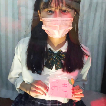 【ライブチャット】高画質！Ｊ系制服見学店！透明板越しに目の前でエチエチな姿！第二弾！今回は新人の子！Ｍ字パンツ丸見え腰振り最高かよ！続き後半手マン！の画像