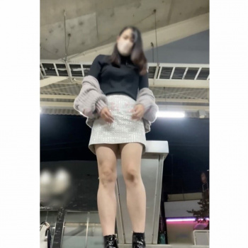 【ライブチャット】勝手に応援企画!J系ハプニング素人女子第三十六弾!駅のホームでパンティ脱いでディルド挿入!続き後半トイレ開けっ放しも!スマホ撮影◎の画像