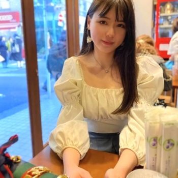 【無修正ライブチャット】英語喋れる網タイツ＆ハイヒール姿ハーフ美人女子パイパンＭ字電マ当て！続き後半トリプルおもちゃイキ続ける！推定Ｆカップ美巨乳◎の画像