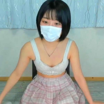 【無修正ライブチャット】超長時間！ブラ紐分厚い下着＆黒髪ショートボブ姿素人女子！第一弾！前から後ろからフッサ陰毛お○んこ見せてから超接写Ｍ字くぱぁ！の画像