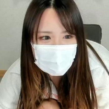 【無修正ライブチャット】指先ジェスチャーでシコシコ！Ｍ字パンイチ上物素人ギャルがパイパンくぱぁからの電マからの細ディルドオナ！販売元削除済◎長時間◎の画像