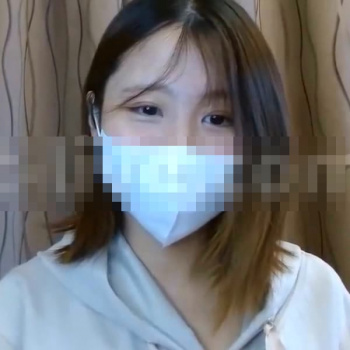 【エロライブチャット】マスクで隠し切れないモテオーラ放つセクシー女子爆誕エロライブ！恥ずかしそうに脱ぐとほぼハダカ姿！股間接写パンツ上から指イジりオナ！の画像
