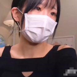 【無修正エロライブチャット】長時間!横画面!接写でトークする黒髪童顔女子!透けセクシー黒下着に興奮!中盤から裸M字クリ電マからのディルドズボズボ白い液!の画像