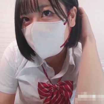 【無修正エロライブチャット】長時間！横画面！目ぱっちりＪＫ夏服コスめっかわ女子！セクシー下着姿からの牛柄マイクロビキニ！裸Ｍ字剥きくぱぁ＆おもちゃオナ！の画像