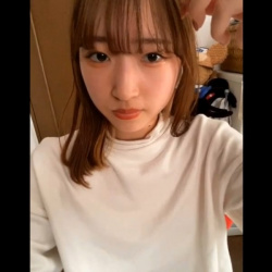 【無修正エロライブチャット】販売元削除済！バイト終わりで見た目を気にする自宅女子！下着見せ半脱ぎ等しつつ中盤から陰毛お○んこ丸見えエロライブだ！萌え声◎の画像