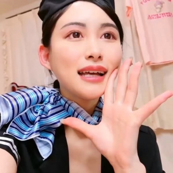 【無修正エロライブチャット】高画質！横画面！キャビンアテンダントにしか見えないＳＳＳ級レベチ女子降臨パイパンＭ字おもちゃ開始！推定Ｇカップ美巨乳◎大尻◎の画像