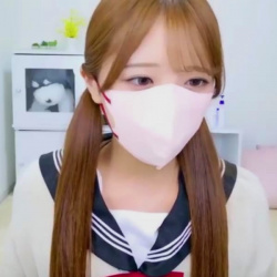 【無修正エロライブチャット】横画面！ロングツインテ茶金髪セーラー服マスク美人エロチャット！キュートな萌え声で喋りブラ前後を変えてパンツ食い込みハミマン！の画像