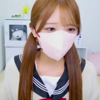 【無修正エロライブチャット】横画面！ロングツインテ茶金髪セーラー服マスク美人エロチャット！キュートな萌え声で喋りブラ前後を変えてパンツ食い込みハミマン！の画像