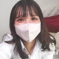 【無修正エロライブチャット】長時間！横画面！Ｊ系夏制服清楚アイドル系マスク美人女子エロチャット！中盤苺柄マイクロビキニ！後半パイパンＭ字接写Ｗおもちゃ！の画像