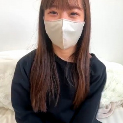 【無修正エロライブチャット】超長時間！ロング茶髪かわいい系マスク女子が自部屋からエロチャット！スウェットから透け黒キャミ姿になりＭ字黒ずみお○んこオナ！の画像