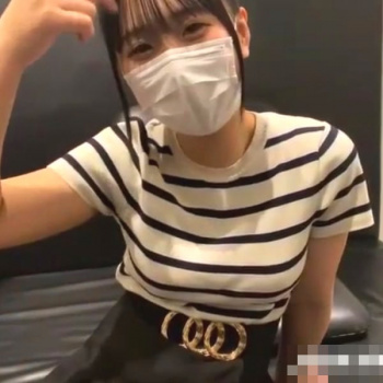 【無修正エロライブチャット】若くて元気な黒髪ポニテ清楚系マスク女子が長時間掛けてエロチャット！レンタルルーム？大型電動ディルド挿入裸ふっさ陰毛オナニー！の画像